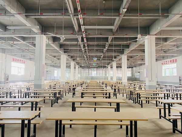 學(xué)校餐廳